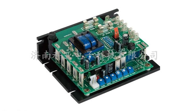 MMT-115/230DR10BL说明书 概述: MMT-可控硅系列是采用独特的触发方式使其工作更可靠、稳定,采用SMT技术,体积小、结构简便、功率大等特点。目前,已在广泛的领域中得到应用, 并体现出该系列产品的性能、特点的优势。 适用范围: MMT系列直流调速器在机床、造纸印刷、纺织印染、光缆线缆设备、包装机械、电工机械、食品加工机械、橡胶机械、生物设备、印制电路板设备、实验设备、焊接切割、轻工机械、物流输送设备、机车车辆、医疗设备、通讯设备等行业广泛应用。