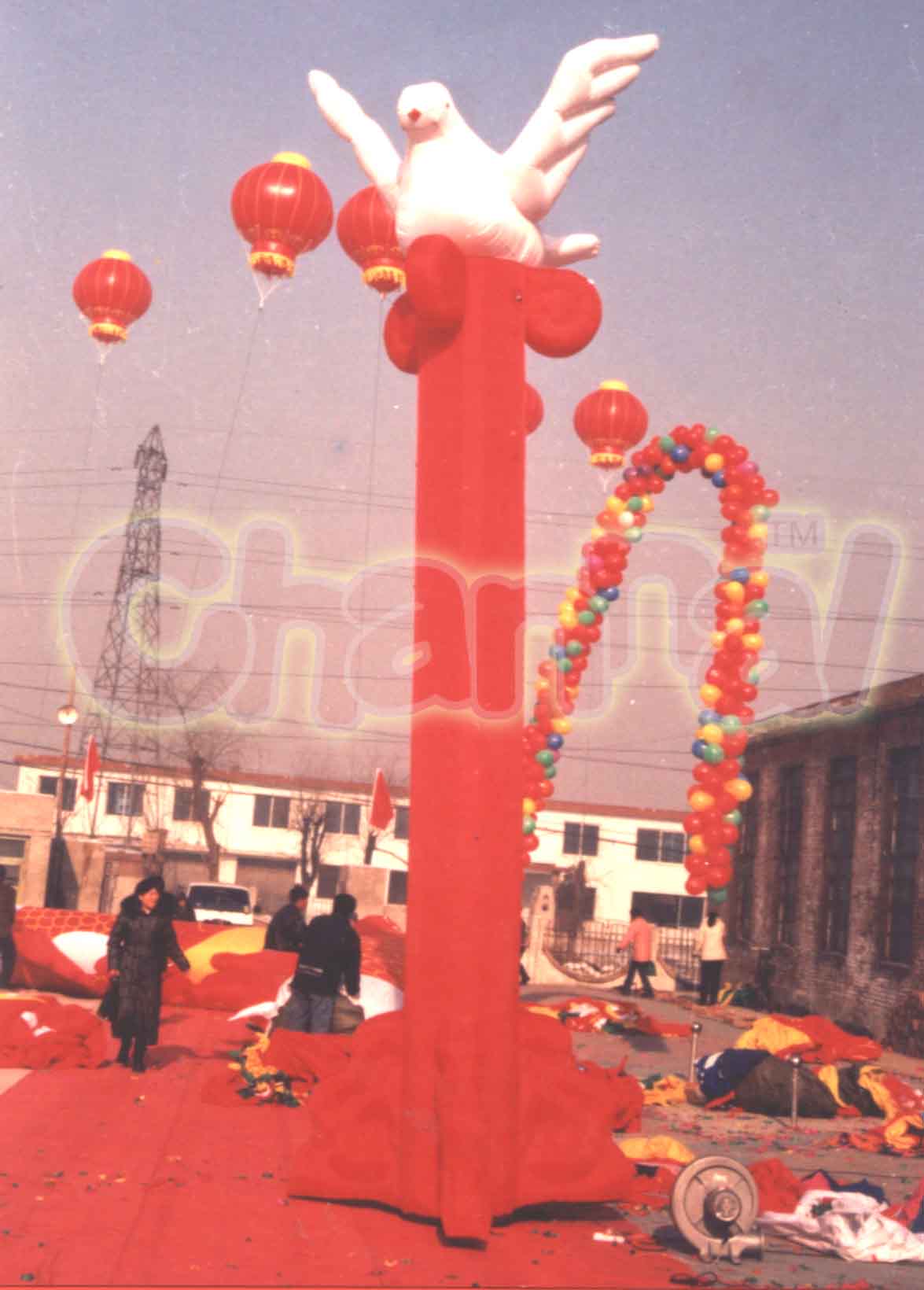 1.全能简介: 广州全优能气模有限公司简称CHANNAL,是全能企业集团全资拥有的充气产品制造企业。作为全国最具规模的充气产品制造商及销售商之一。CHANNAL主要从事充气广告用品、充气模型、充气游乐设备、家庭充气游乐产品、水上充气产品和充气体育用品的制造及其相关的国际贸易业务。目前,CHANNAL在拥有员工300多人,并已在香港成立办事处专为服务海外市场,通过最丰富,最全面的资讯,以及业内最具专业性的技术,为更多的客户提供更优质的服务。 因有良好的产品质量,逼真的效果,全能在国内市场上已经为多数