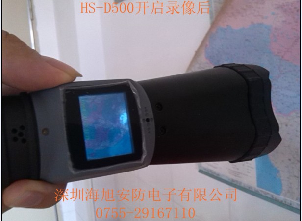 深圳海旭安防电子有限公司,专业生产高科技安防手电筒。2013年开发最新一款HS-D502 自从它3月份面世以来来,立即受到众多消费者的青睐。 深圳海旭HS-D502带屏录像手电筒,代表当今手电筒最高水平,它有着非常好的拍照视频功能,采用日本CCD芯片拍照录像,清晰度非常好,同时它拥有非常好的防水防震耐腐蚀功能,可以在复杂条件下工作,连续不间断工作达六小时以上,它也可以实现远近光源自由切换,远光射程150m,最大限度的发挥了手电筒的作用 海旭HS-D502摄像手电筒,它最大的作用在于它可以把现场视频图像,通