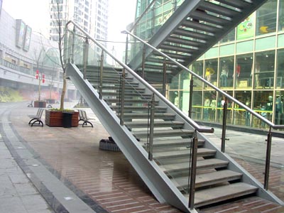 工程钢构楼梯 - 苏州跃龙金属装饰工程有限公司